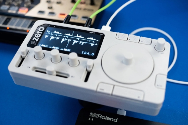 Drift DJ Zero brings DAWless mixing & recording into a pocket-sized box