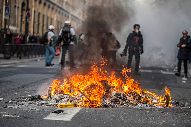 Bạo loạn ở Pháp khiến nhiều sự kiện và lễ hội âm nhạc bị huỷ bỏ