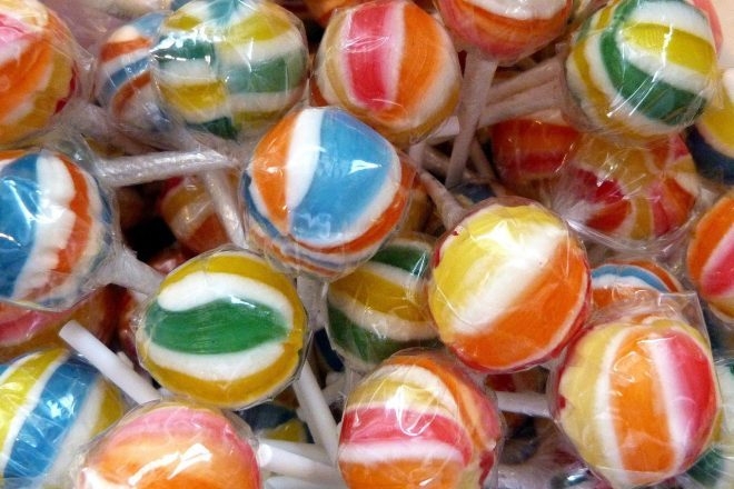 Leeds venue to give out lollipops to clubbers so they "keep quiet"