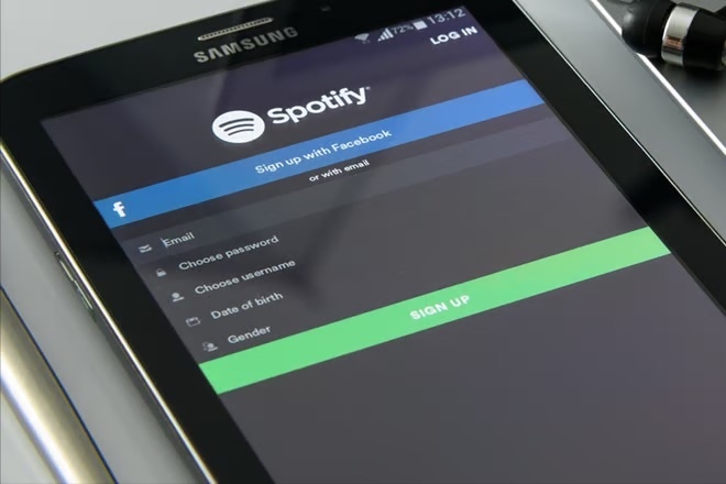 Spotify claims ICE ads about "dangerous illegals" don't violate advertising policy