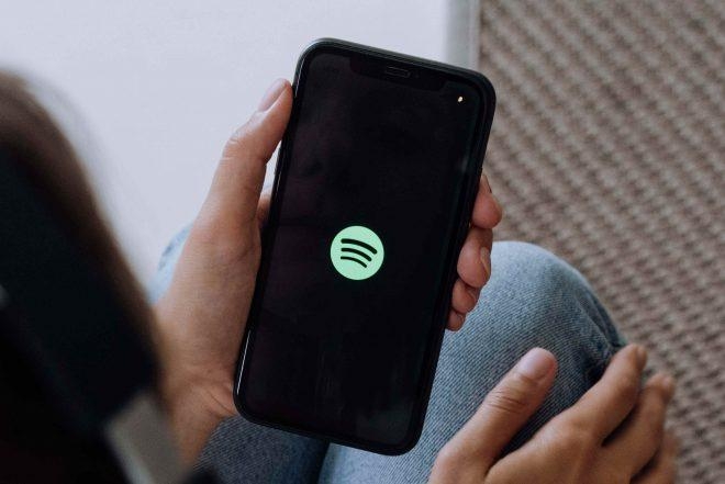 Spotify to layoff 1,500 staff in order to "cut costs"