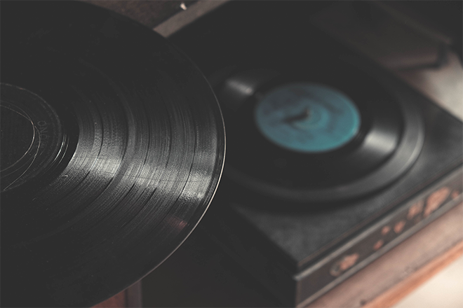 Lần đầu tiên kể từ năm 1987, Vinyl bán chạy hơn đĩa CD tại thị trường Mỹ