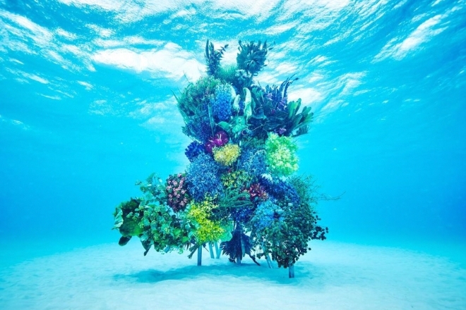 Azuma Makoto’s latest flower sculpture blooms in the waters of Ishigaki Island
