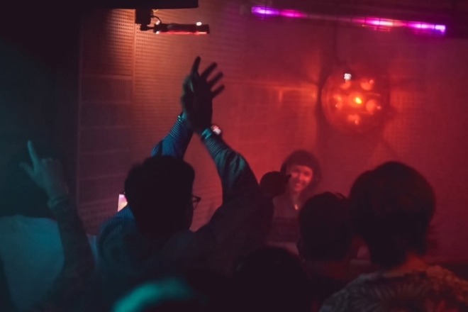 Bangkok: S.U.P NAAM at Bar Temp. Songkran Festival