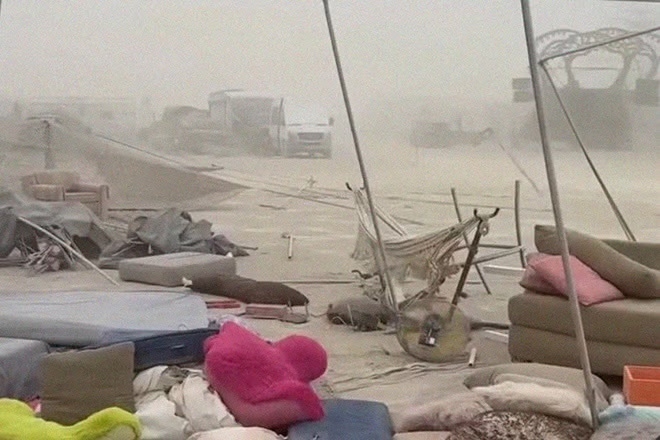 Burning Man off to "chaotic" start as flood and dust storm warnings issued for 2025