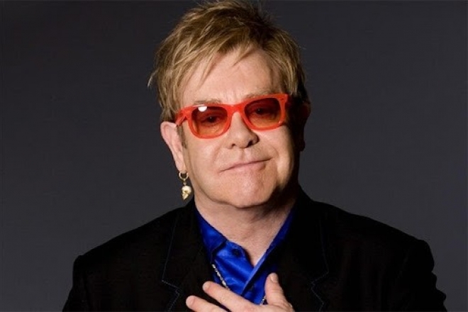 Elton John: “First thing I do in the morning is listen to dance music”