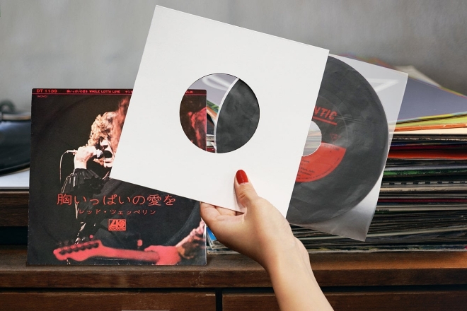 Face Records Nagoya marks store opening with "Record Sleeve Set" giveaway
