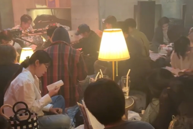 Video of Tokyo "book rave" goes viral online, netizens share mixed reactions