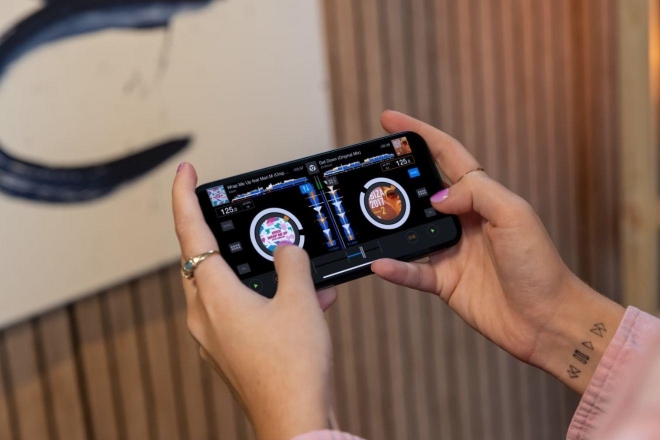 Pioneer DJ nâng cấp ứng dụng iOS Rebordbox nhằm mang thiết bị DJ của bạn vào chiếc di động