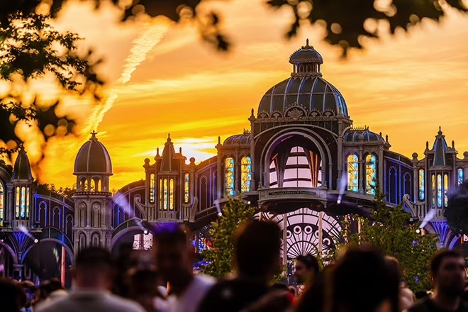 Two Isreali nationals questioned over alleged "war crimes" during Tomorrowland