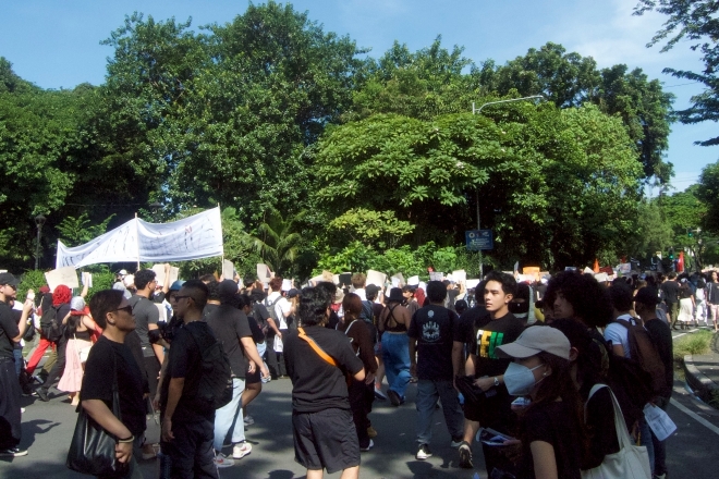 “To be politically aware in this climate is important”: Filipinos join Trillion Peso March to demand an end to corruption