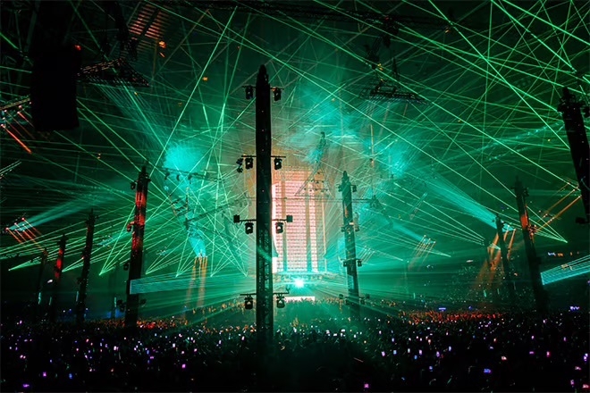 Verknipt breaks Guinness World Record for “world’s largest laser show”