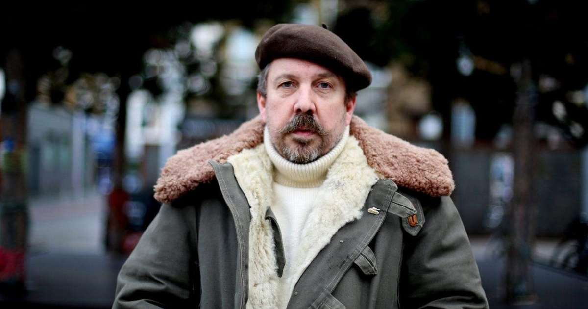 Andrew-Weatherall-with-Beret-