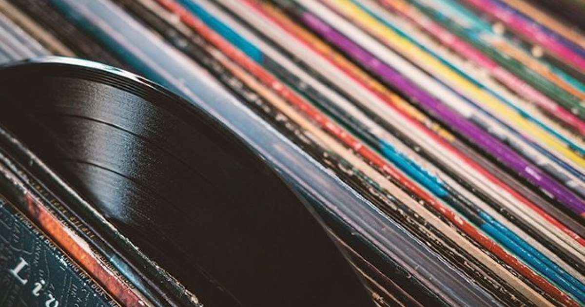 UK vinyl spending set to surpass CDs for the first time since 1987 ...